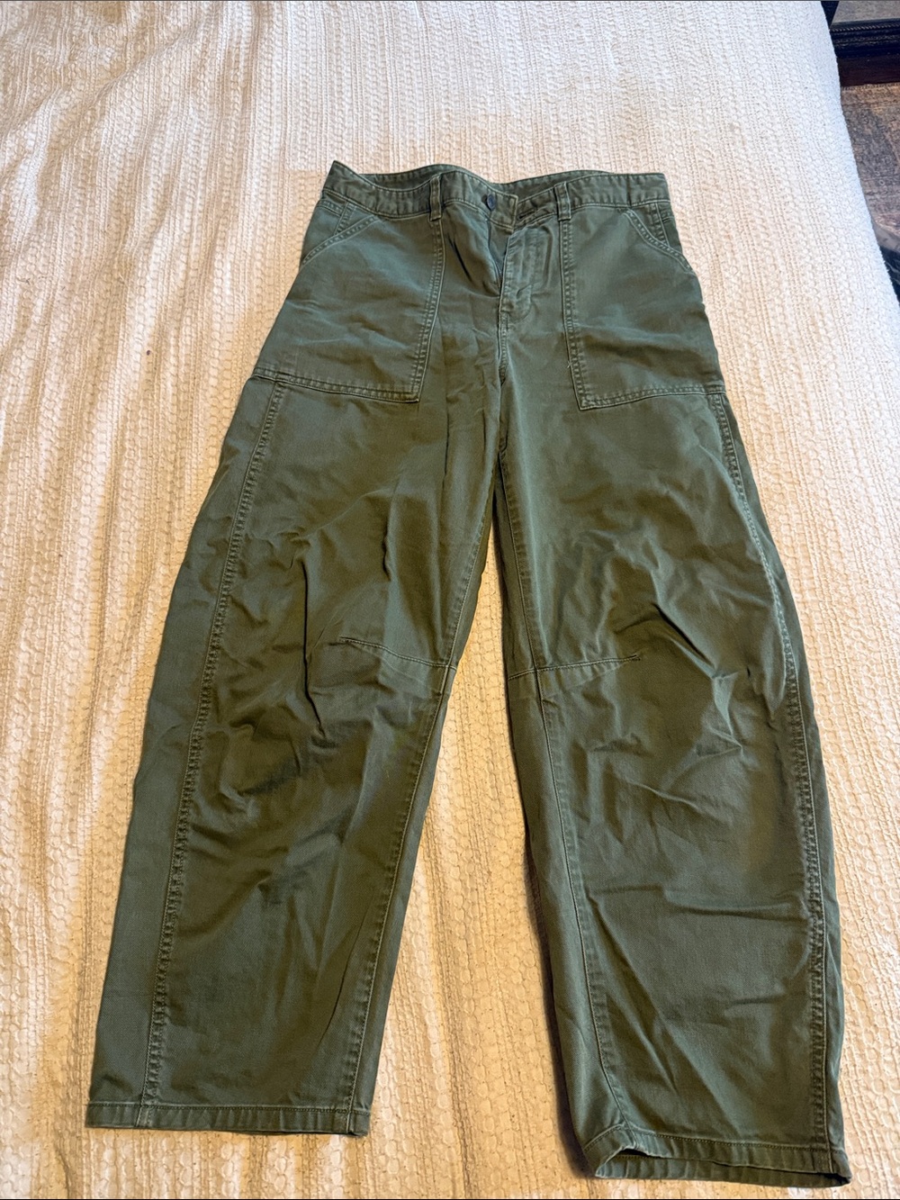 GAP women’s olive green barrel leg pants